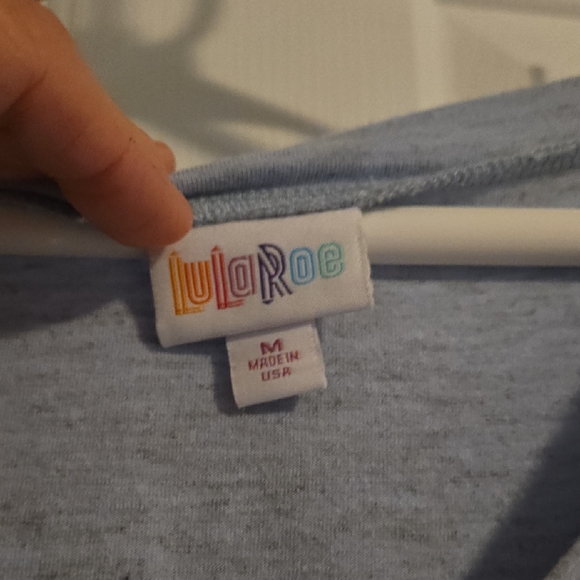 LuLaRoe Lisa Short Sleeve V-Neck T -shirt - Picture 2 of 9